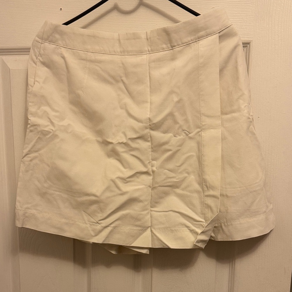 Uniqlo Women's Cream Skort